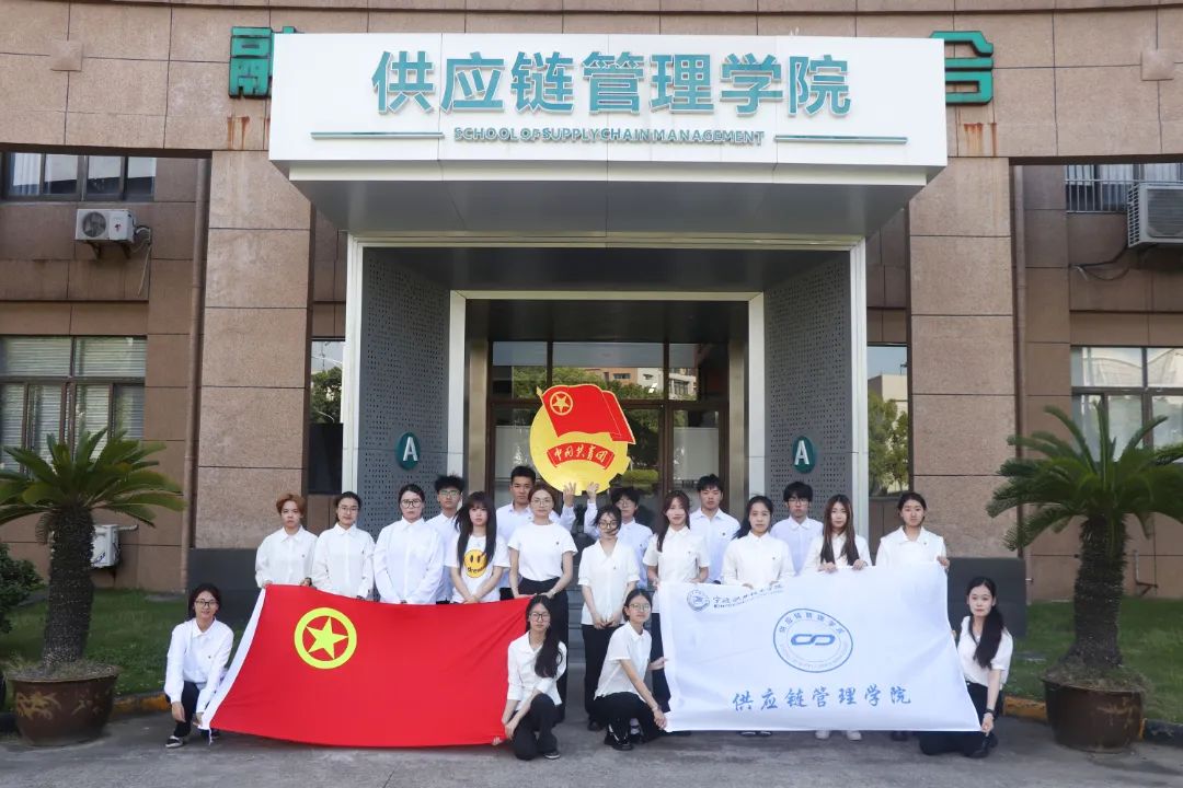 图为：大合照外景.JPG