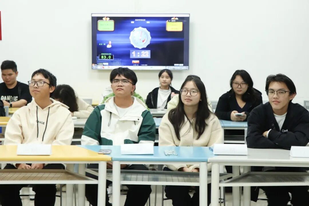 图为:反方辩手 _s006.JPG