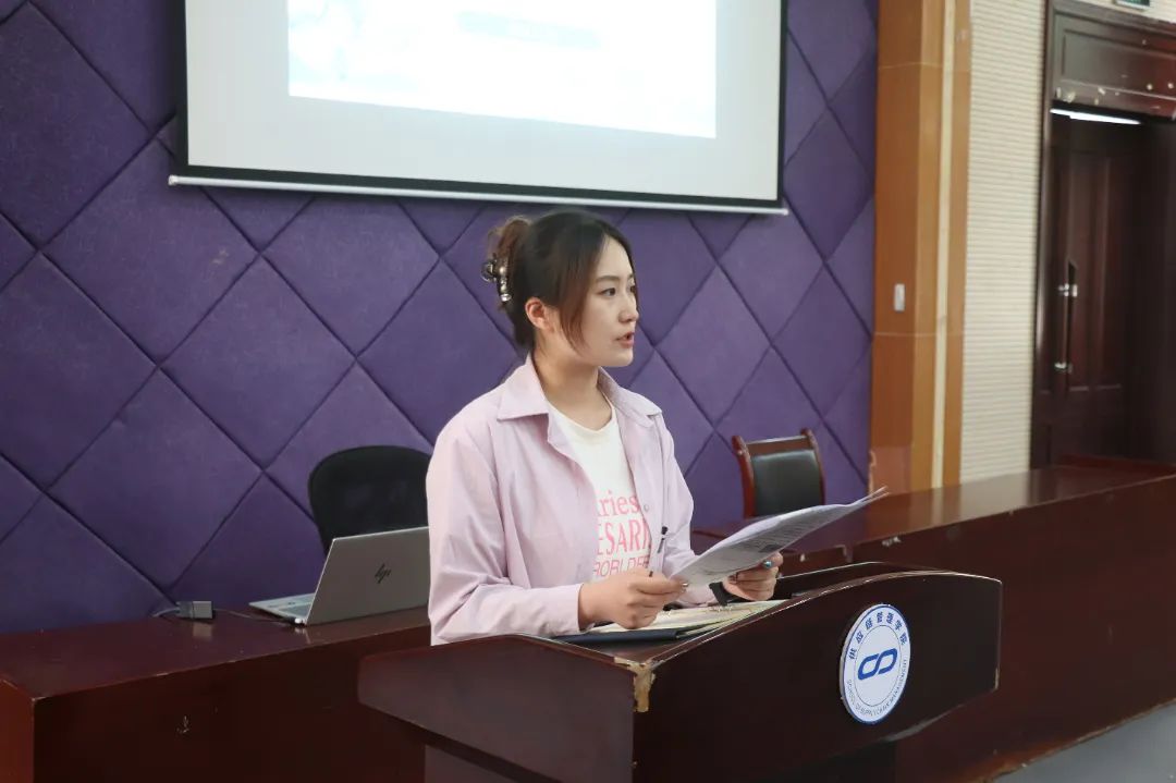 图为:老师发言.JPG