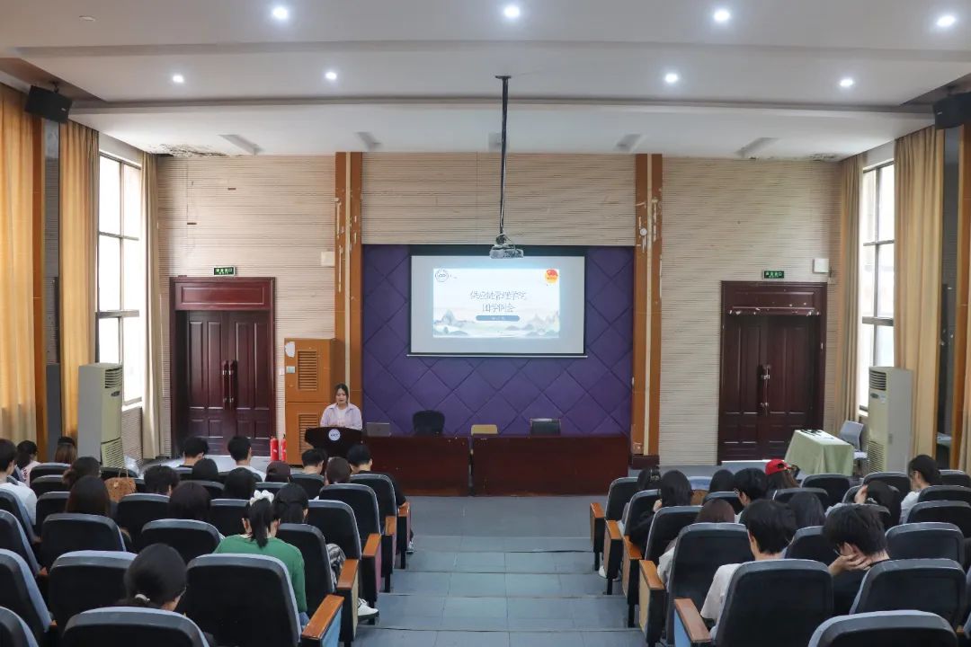 图为:团学例会背面全景.jpg
